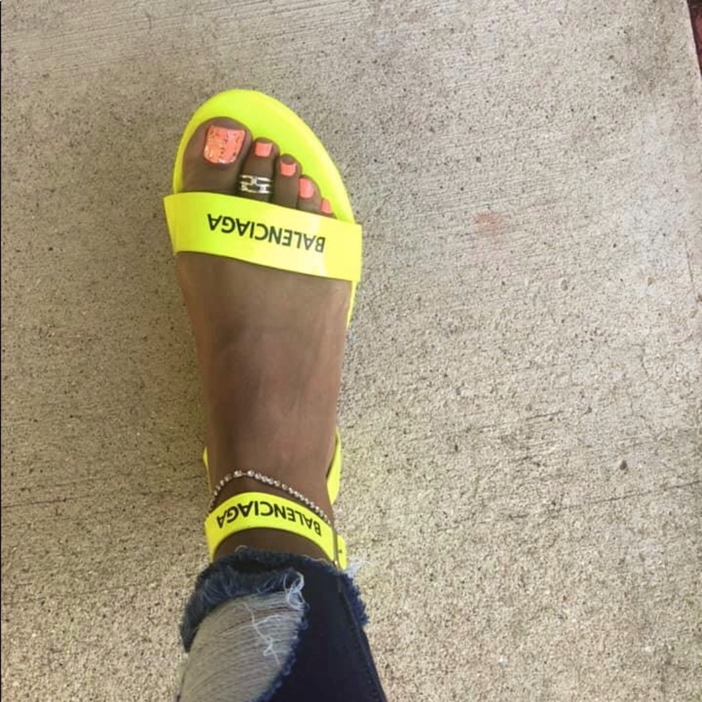 Replica sandals (non authentic)